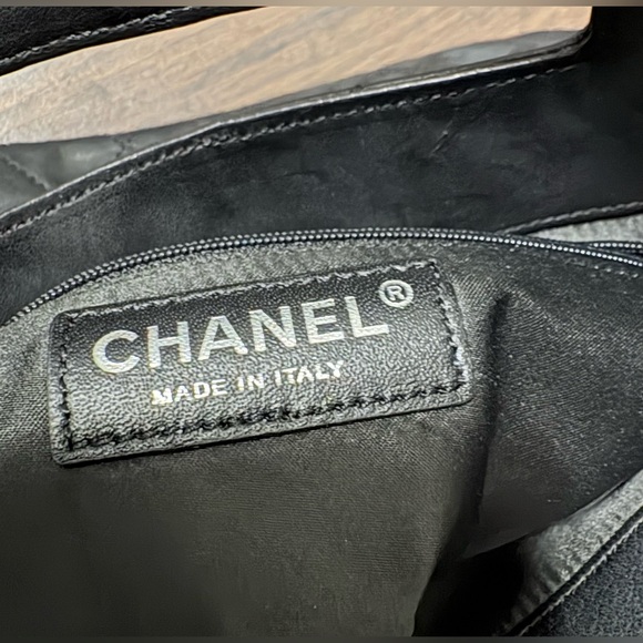 Chanel Hamptons Foldover Clutch Black Quilted Leather Handbag - Picture 9 of 16